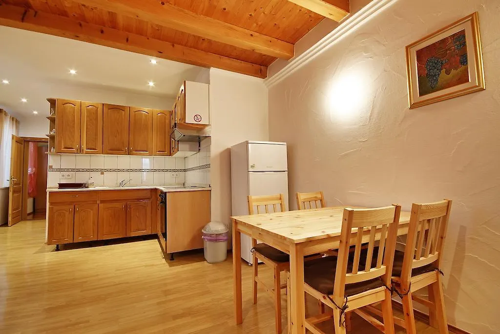 Central Square Apartment Split 0*,